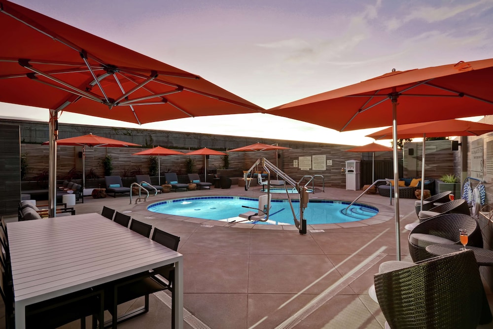 Hampton Inn & Suites Los Angeles Burbank Airport - photo 33