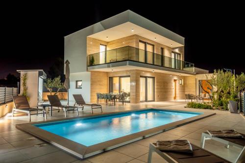 Villa Kana — 4-Star Luxury Hotel in Brodarica, Croatia