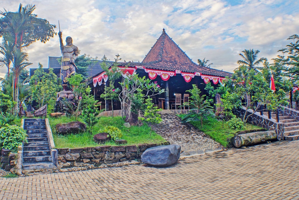 Capital O 92681 Randu Mas Hotel & Resort Taman Purbakala in Bandar Lampung, Indonesia