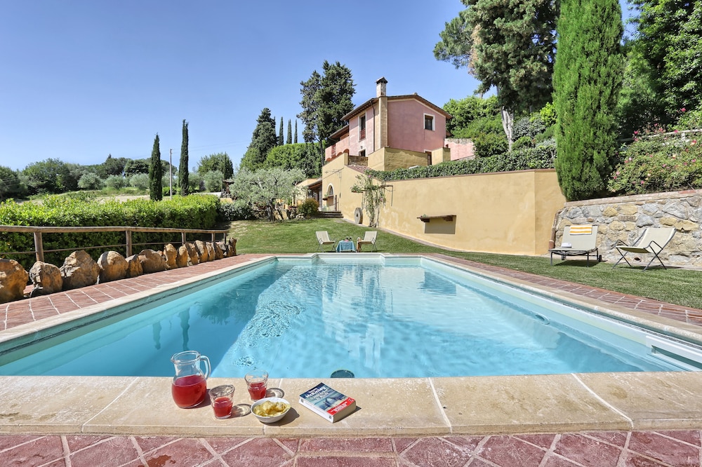 Villa Sunshine — 4-Star Luxury Hotel in Gambassi Terme, Italy