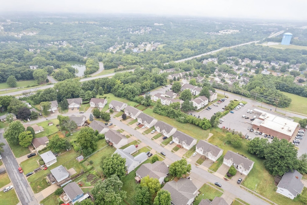 Beautiful Townhome 11 Minutes To Downtown Kansas City Mo - photo 48