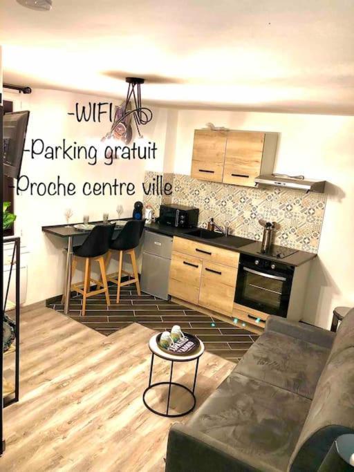 Le Mecanique Room Centre Ville Parking Gratuit — hotel in Sens