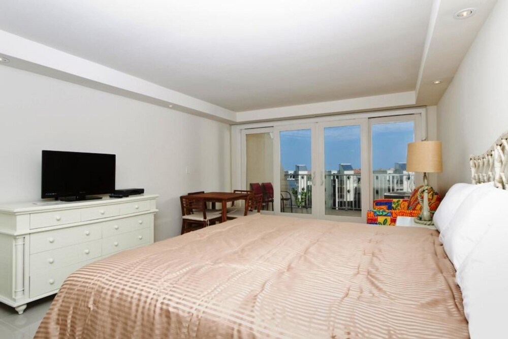 Solare Tower Condominium 405a - photo 4