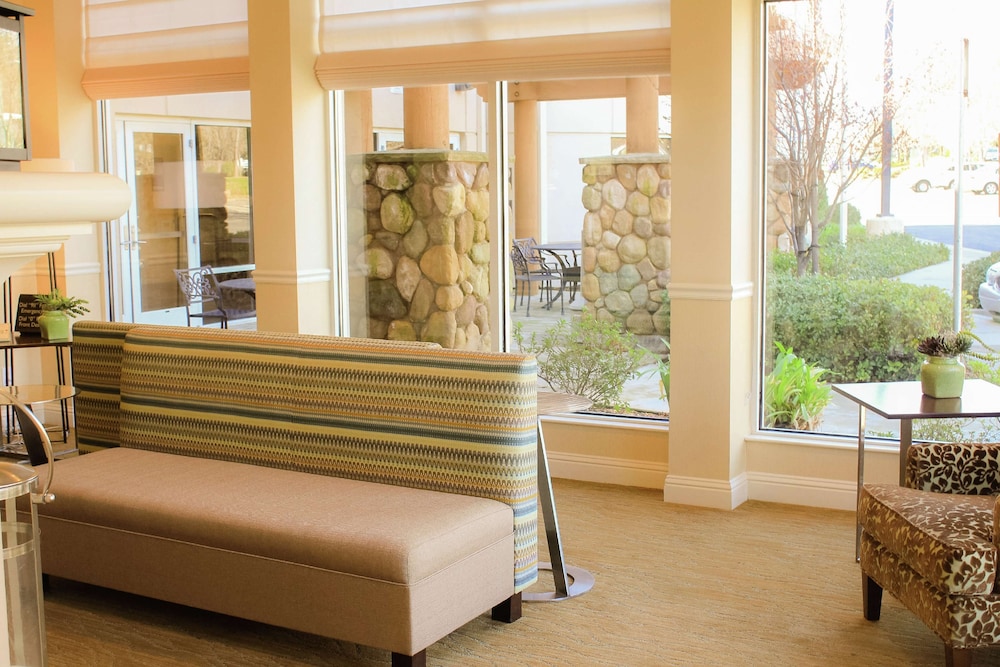 Hilton Garden Inn Redding - photo 4