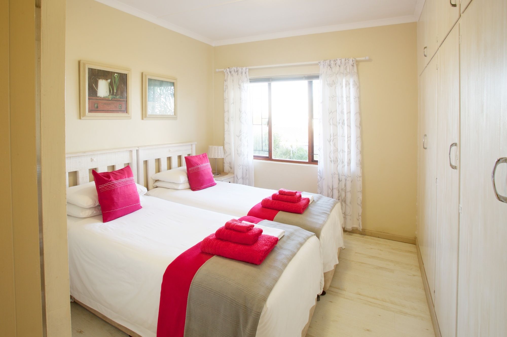 Sea Whisper Guest House & Self Catering