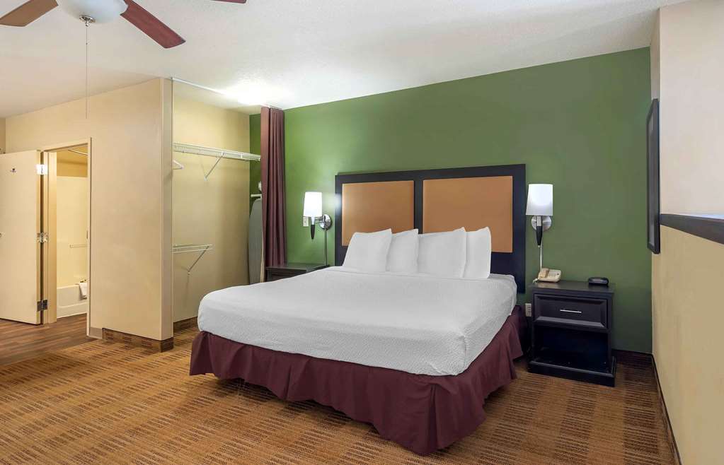 Extended Stay America Suites Chicago Woodfield Mall - photo 27