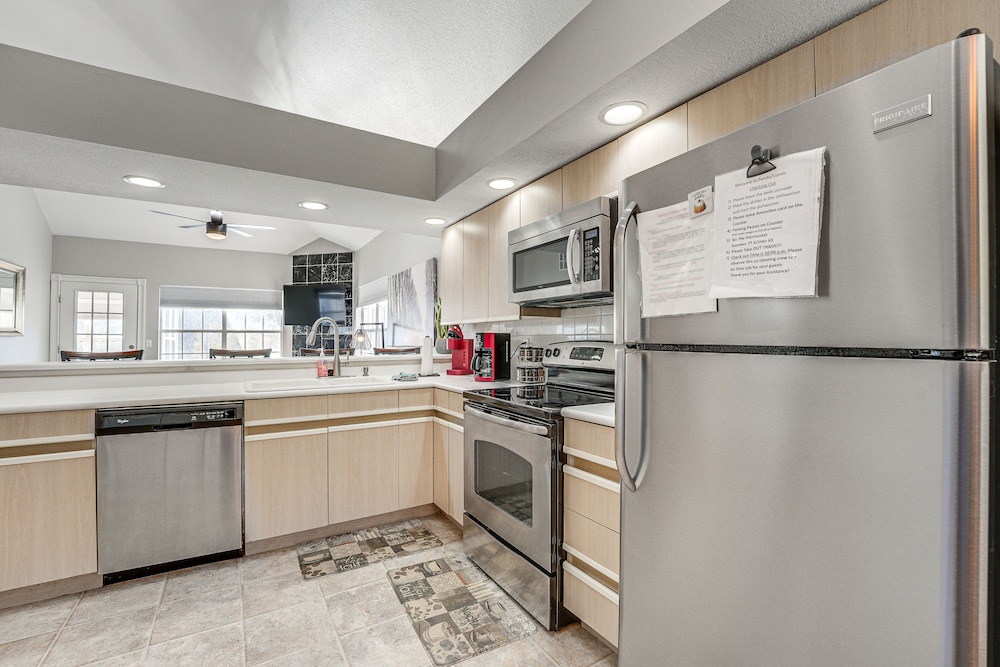 Branson Condo with Resort Amenities and Marina Views - photo 3