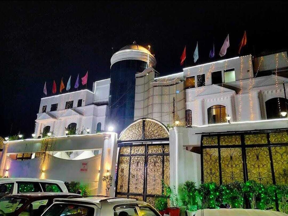 Hotel Mandakini Royale in Kanpur, India