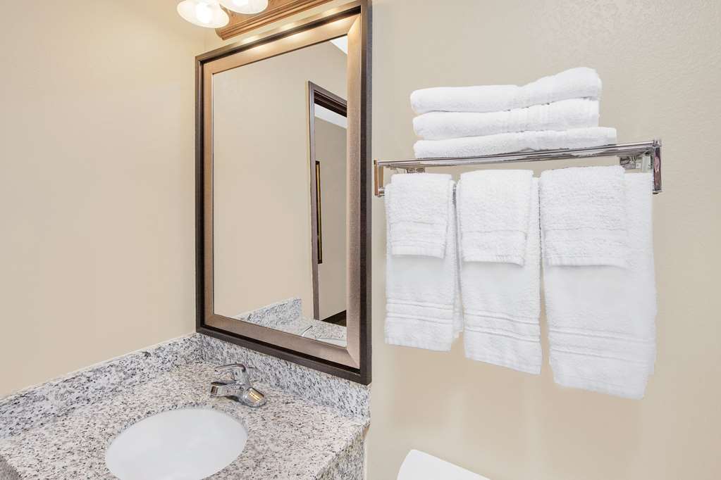 Super 8 by Wyndham Seville - photo 5