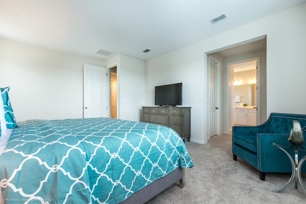 Beautiful 4 Bed With Pool & Spa - photo 10