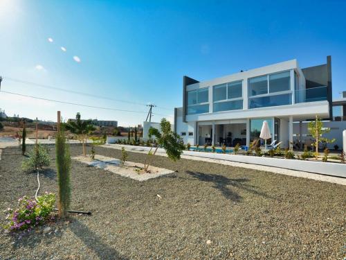 Villa Manta Chrysos Brand New Luxury 3 Bedroom Protaras Villa