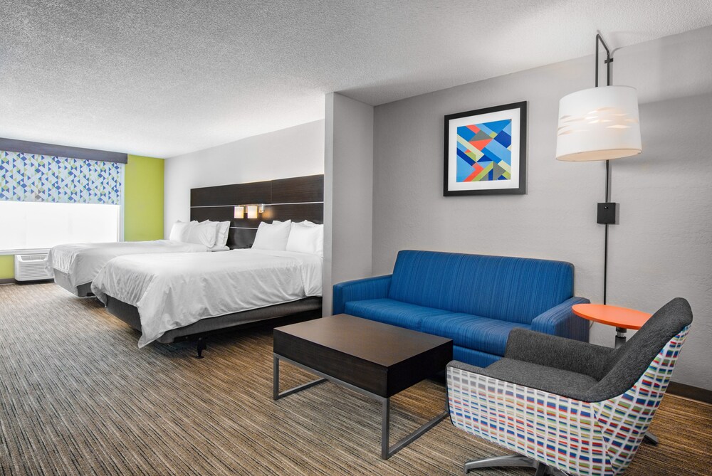 Holiday Inn Express Hotel & Suites Altoona Des Moines - photo 3