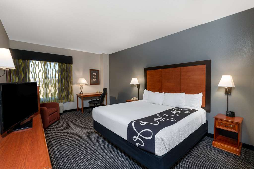 La Quinta Inn & Suites by Wyndham Rifle - photo 12