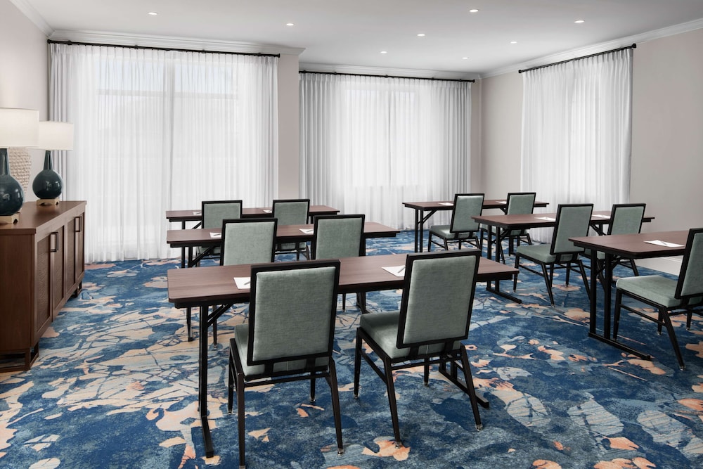 Embassy Suites by Hilton Charleston Harbor Mt. Pleasant - photo 31