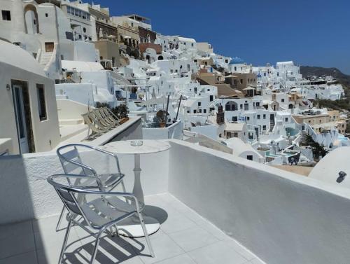 Endless Summer - carbon neutral hotel in Oia
