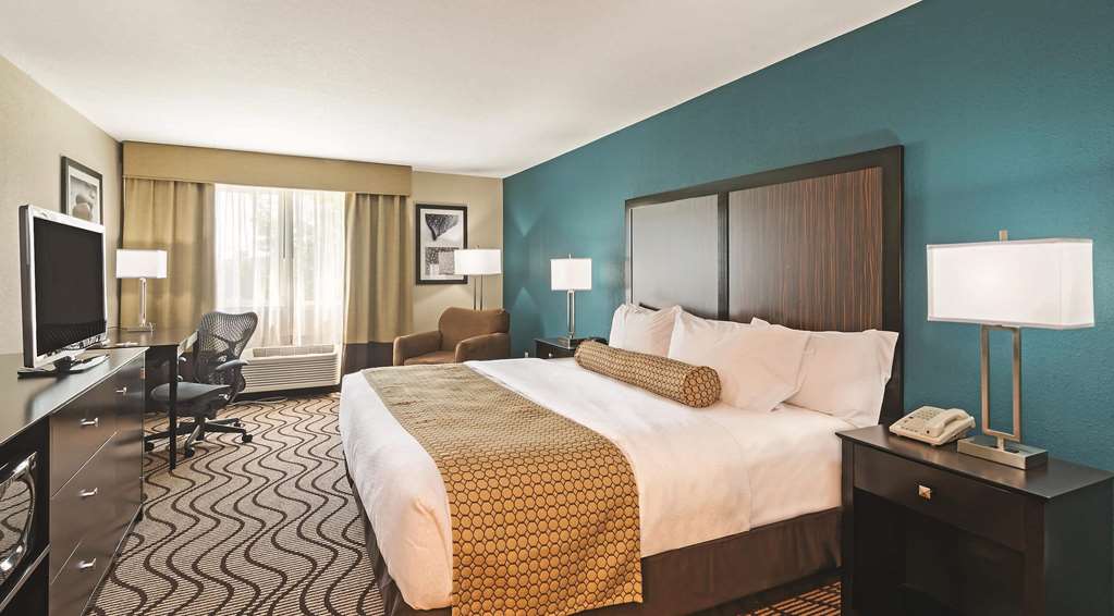 La Quinta Inn & Suites by Wyndham Boise Towne Square - photo 19