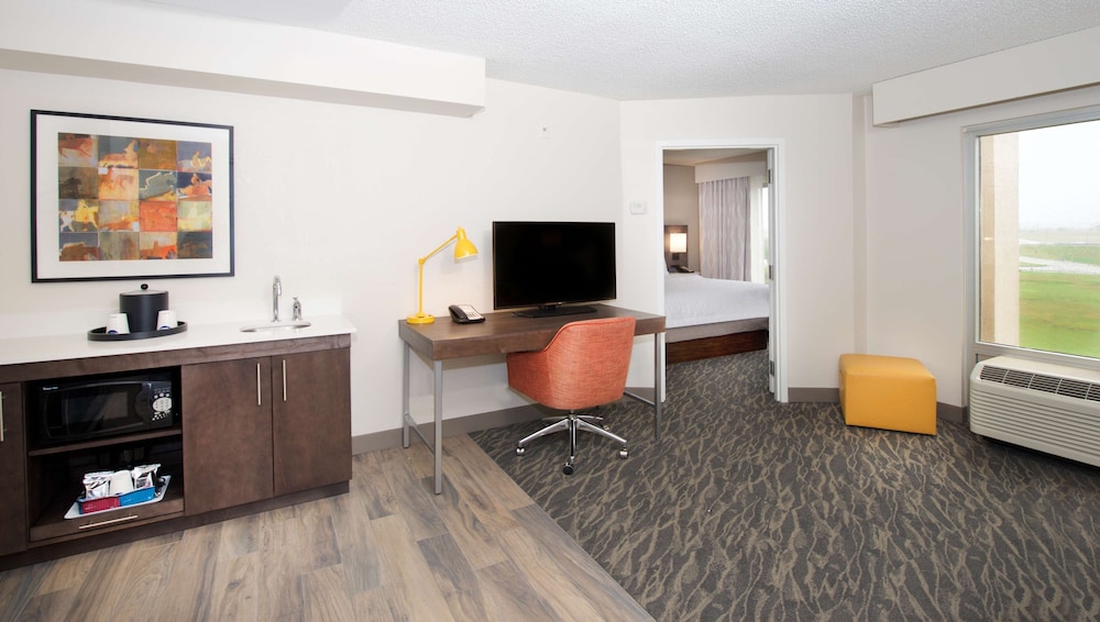Hampton Inn & Suites N. Ft. Worth Alliance Airport - photo 21
