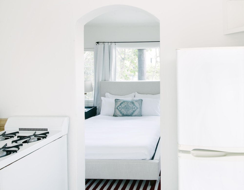 Frida by AvantStay Sleeps 16 Prvt Estate w Tennis Ct & Mins to Beach - photo 12