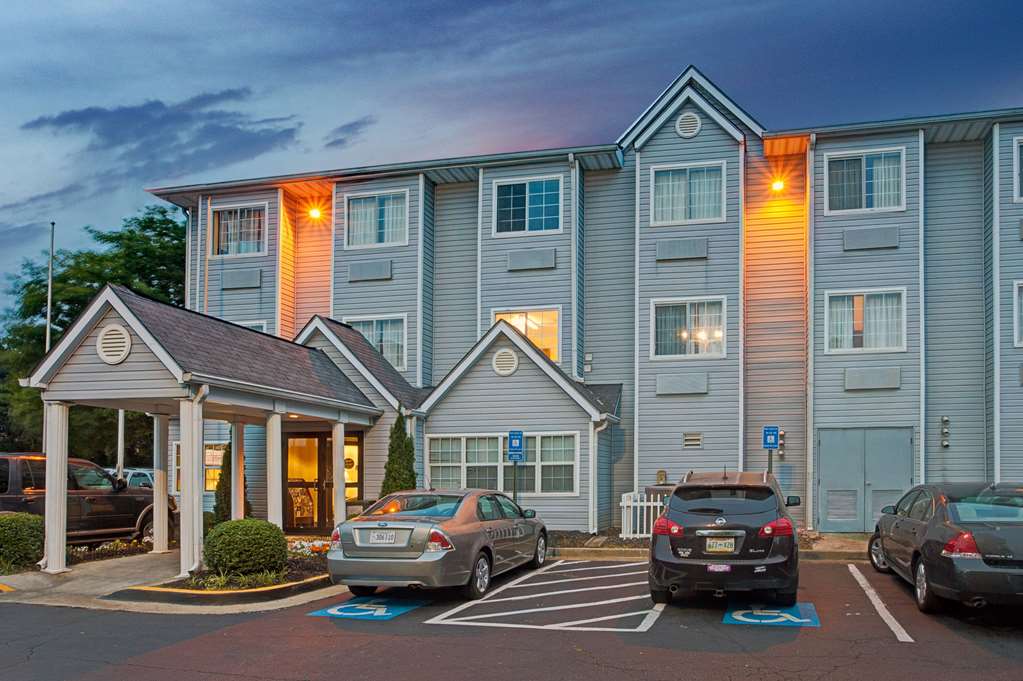 Microtel Inn by Wyndham Atlanta Airport - photo 2