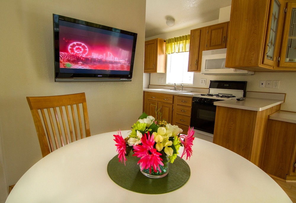 Arden Acres Executive Suites and Cottages - photo 9