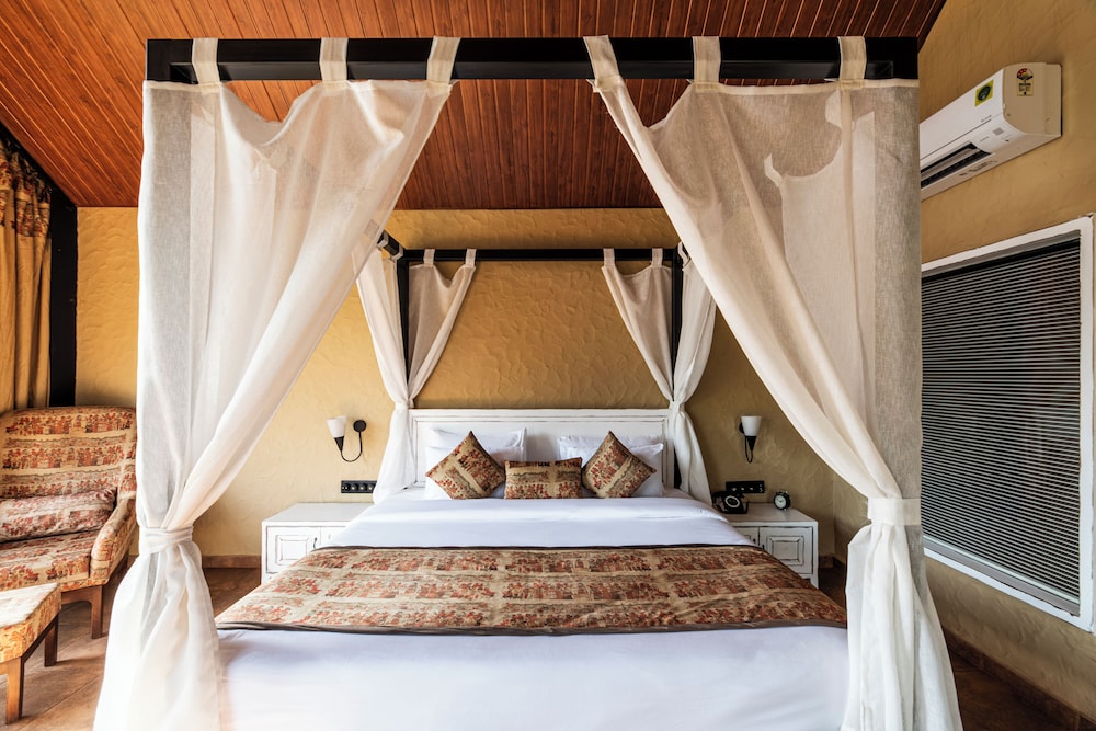 Canary Islands Resort & Spa — Lonavla — photo 2