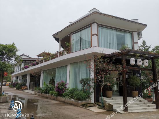 Leisurely lnn in Linqiong, People's Republic of China