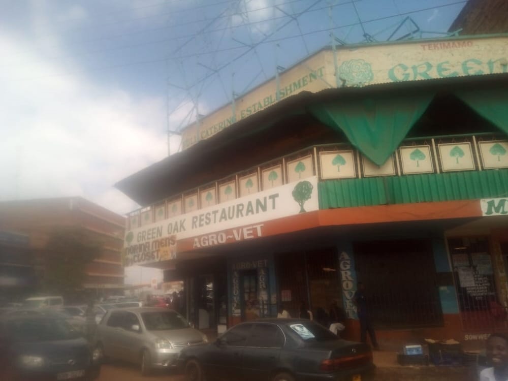 Green Oak Restaurant - carbon neutral hotel in Nyeri