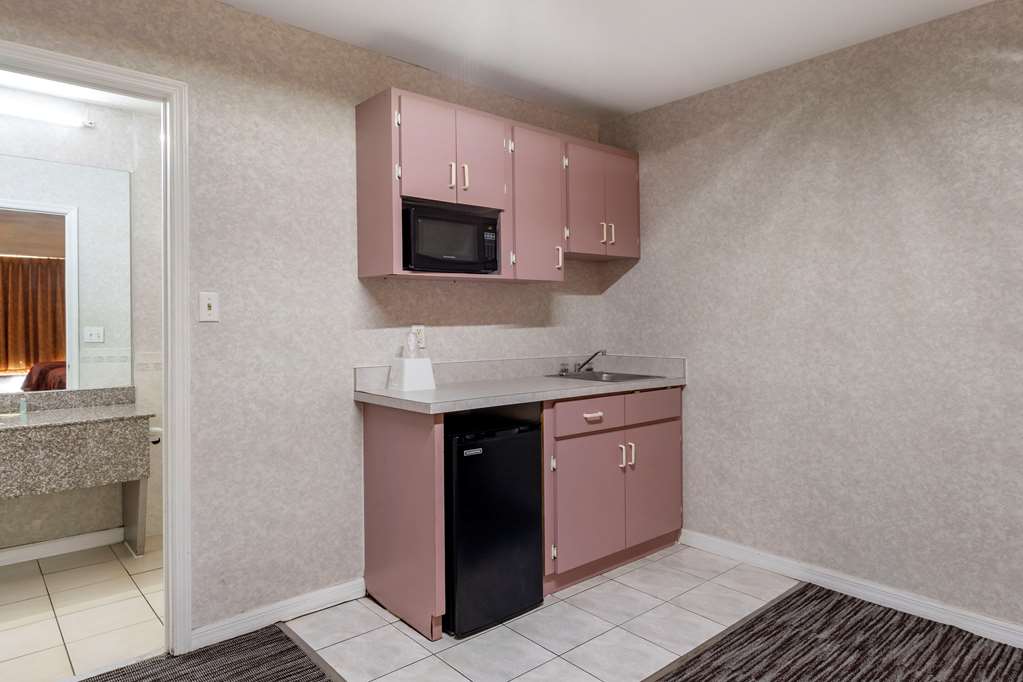 Rodeway Inn Clearwater Largo - photo 11
