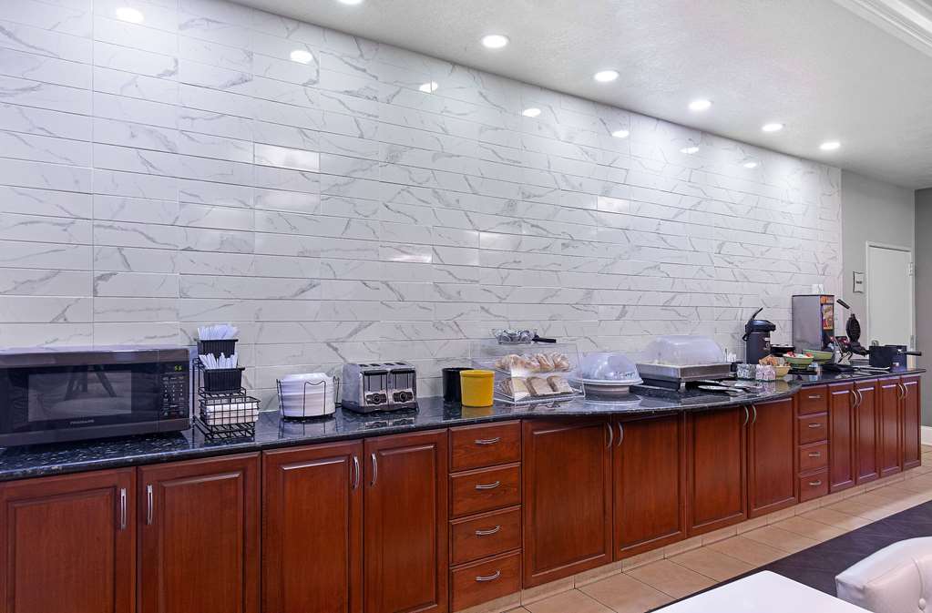 La Quinta Inn & Suites by Wyndham Bowling Green - photo 74