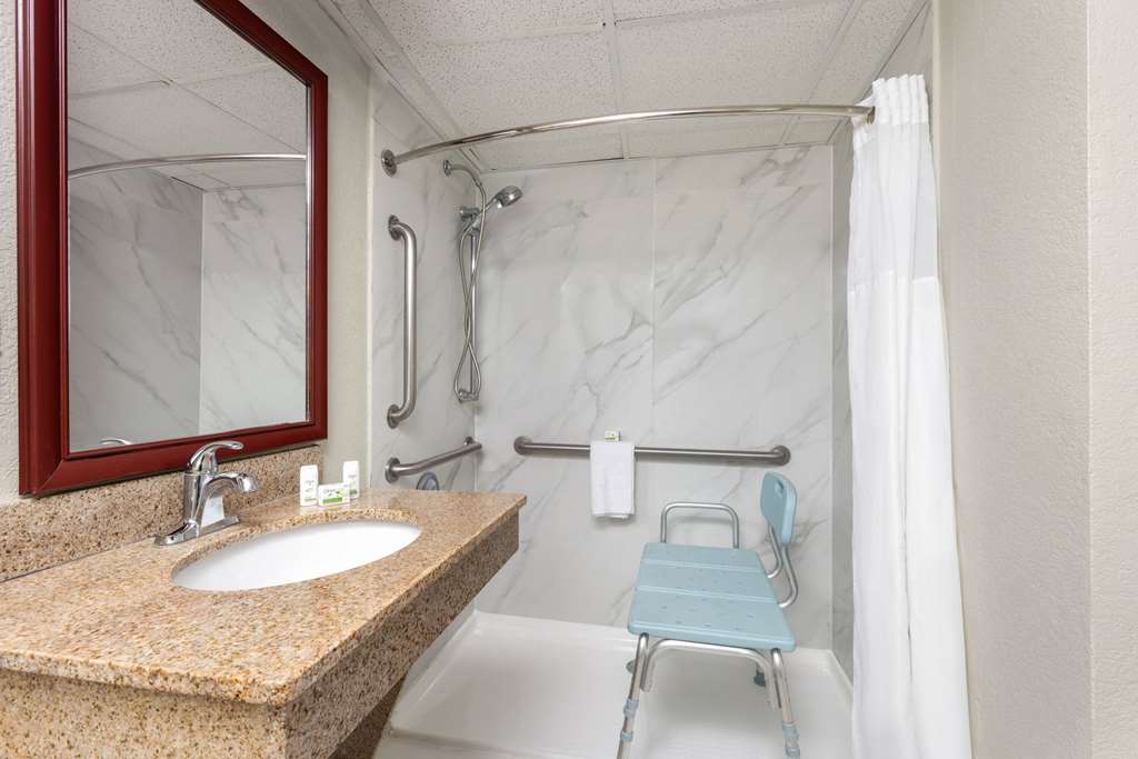 SureStay Plus Hotel by Best Western Kansas City Northeast - photo 2