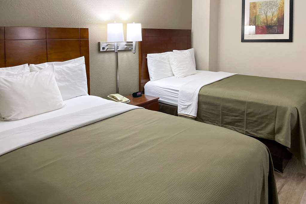 Econo Lodge Cartersville Emerson Lake Point - photo 13
