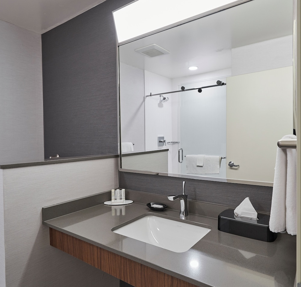 Courtyard by Marriott Medford Airport - photo 30