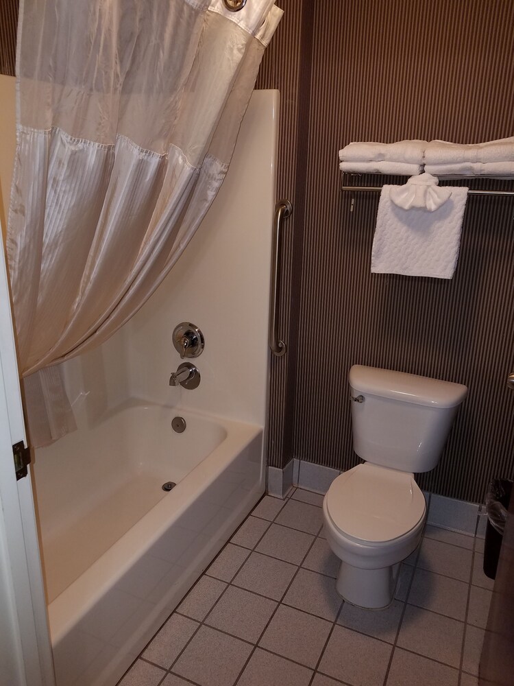 Holiday Inn Express & Suites Portland East - photo 17