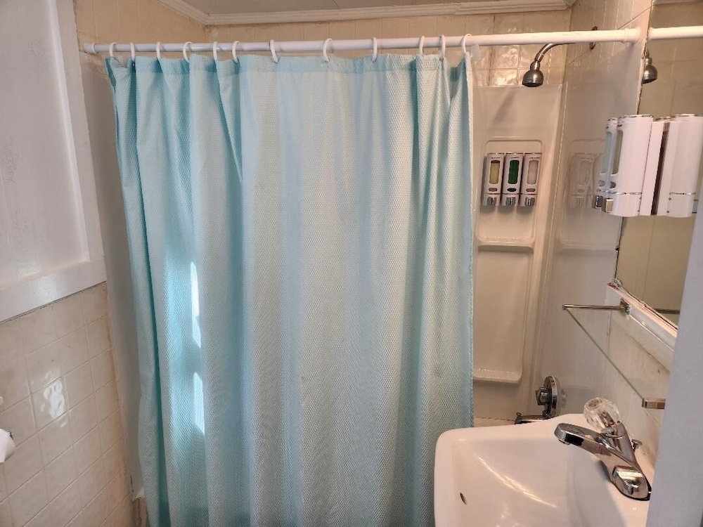 Jonathan Edwards Motel - photo 16