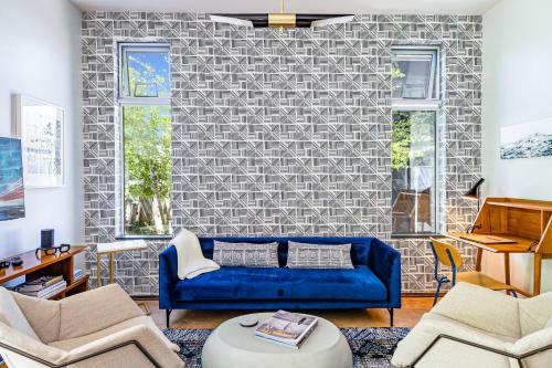 Modern Santa Fe Baca Railyard Apartment with Terrace — 4-Star Luxury Hotel in Santa Fe, United States