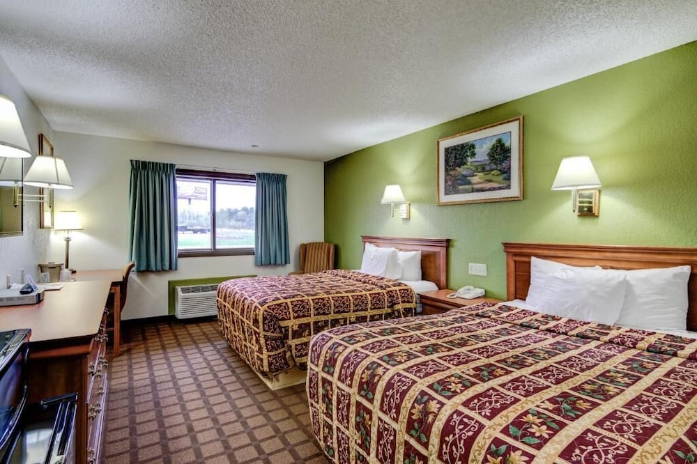 Bloomer Inn & Suites - photo 11