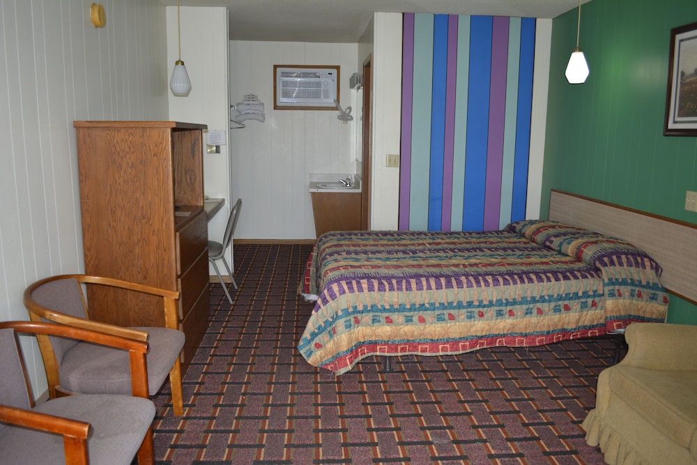 Edgetowner Motel - photo 11