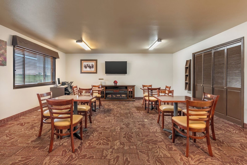 Colstrip Inn & Suites - photo 15