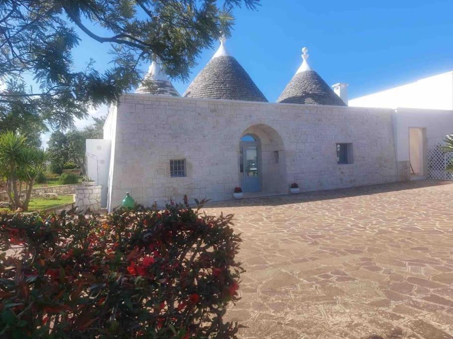 Trullo in vigna in Cisternino, Italy