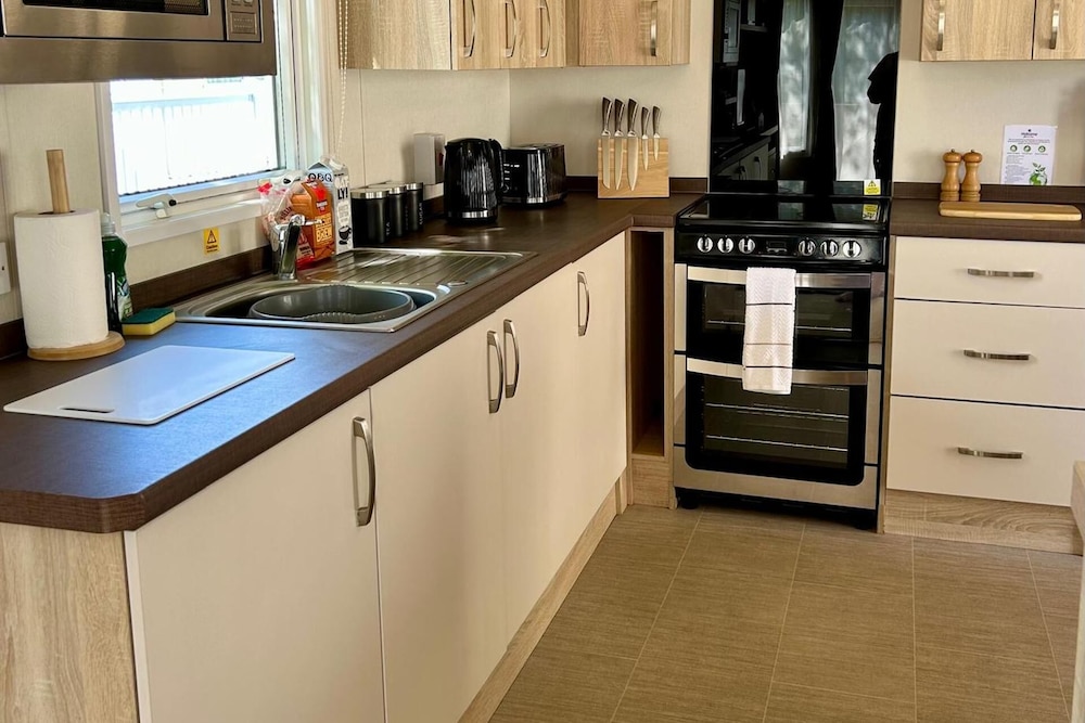 Leona Static Caravan Hoburne Devon Bay in Paignton, United Kingdom