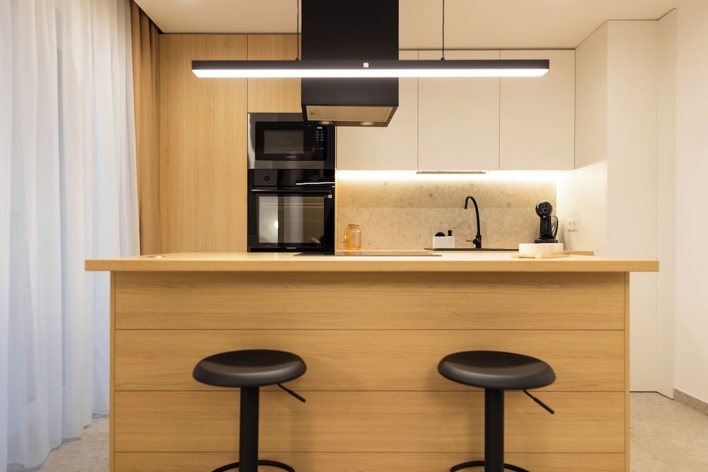 The Oasis Parking Smart TV Walk in shower — 4-Star Luxury Hotel in Cluj-Napoca, Romania