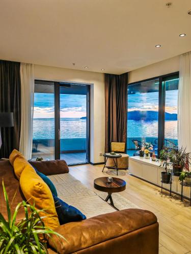 Beachfront luxury apartment — 4-Star Luxury Hotel in Budva, Montenegro