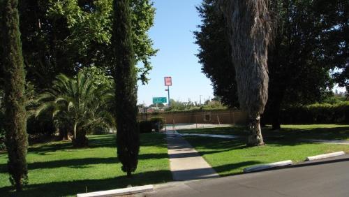 Parkside Inn Fresno - photo 6