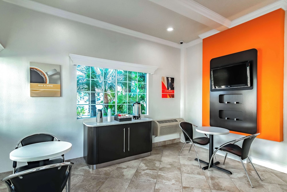 Motel 6 Anaheim CA - photo 4