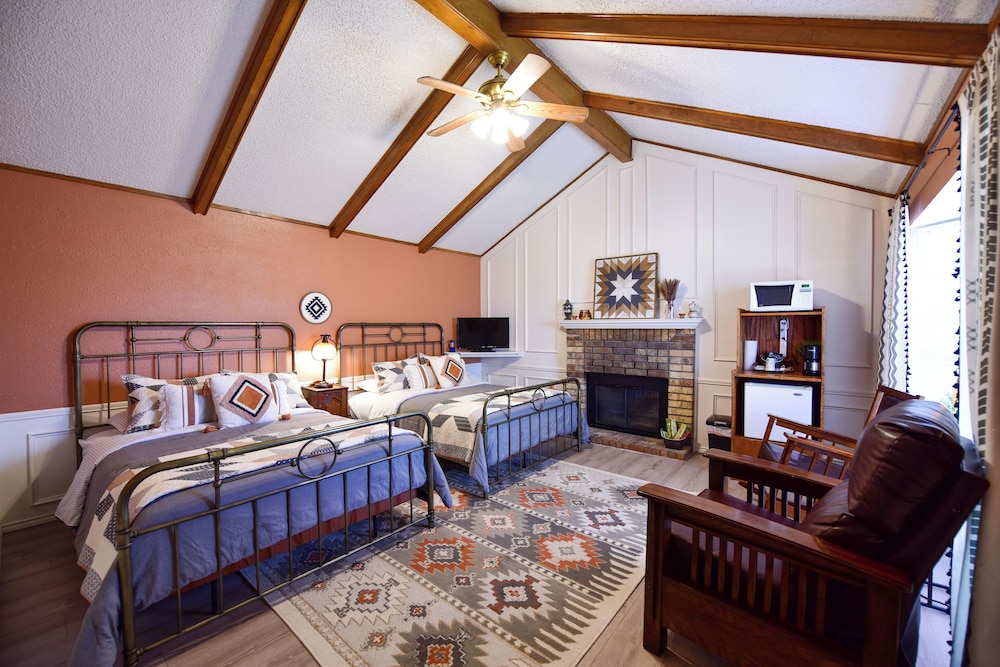 Butterfield Inn Main Street Cottages - photo 22