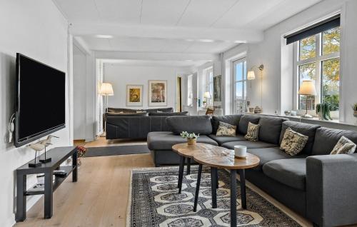 5 Bedroom Lovely Home In Aakirkeby — Akirkeby — photo 3
