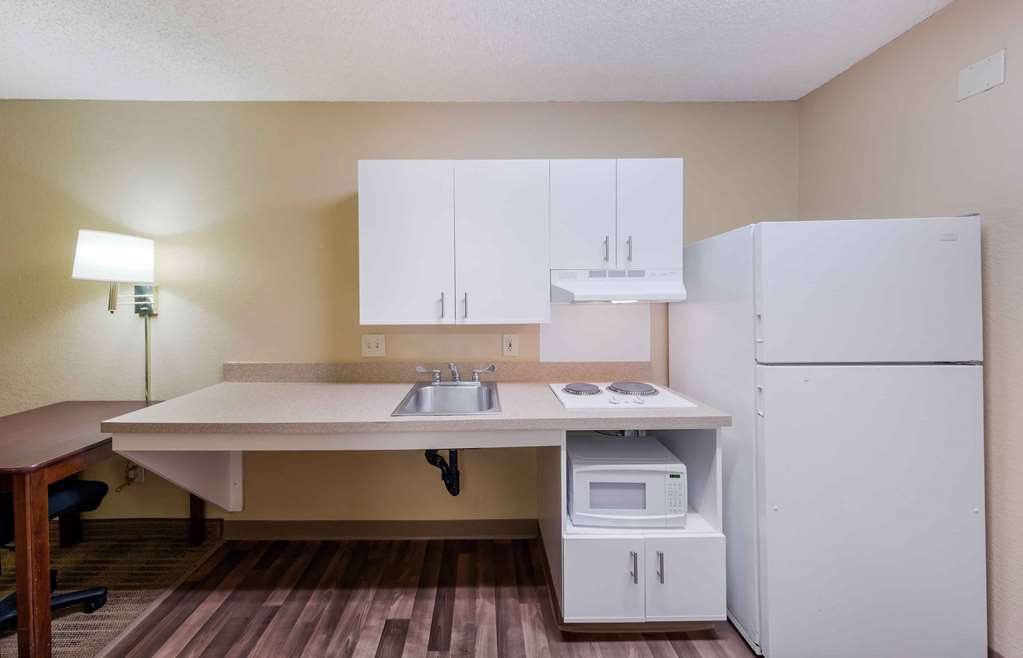 Extended Stay America Suites Orange County Huntington Beach - photo 16