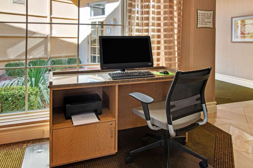 La Quinta Inn & Suites by Wyndham Albuquerque West - photo 30