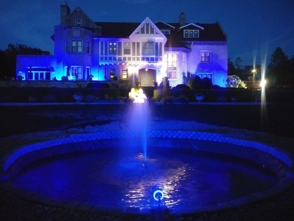 Grey Gables Inn in Pembroke, Canada