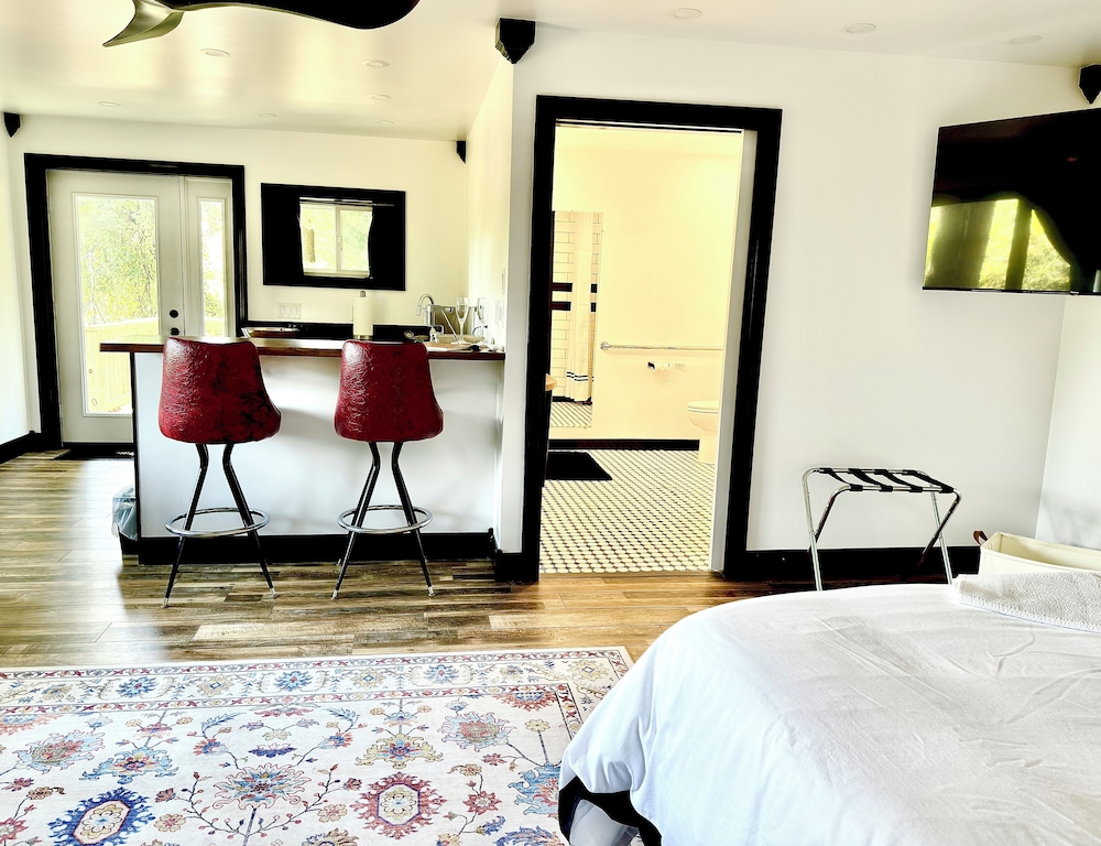 Inn Between the Lakes - photo 7